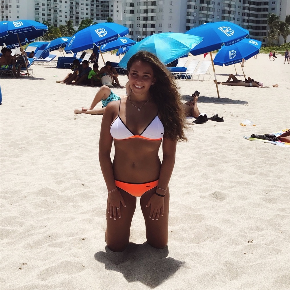 Meet your Posher, Mena